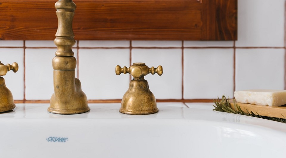 5 ошибок в дизайне ванной, которые усложнят уборку в разы
